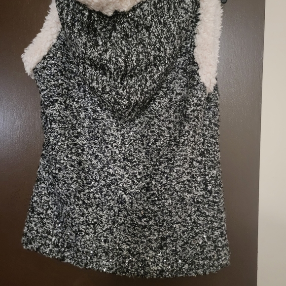 Sparkly sequin, furry, hooded vest, size small - Picture 5 of 5